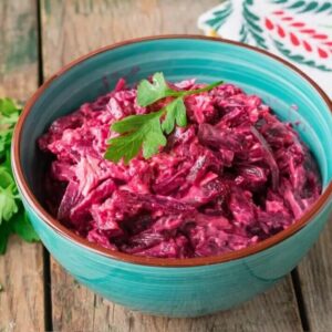 Салат из свеклы с майонезом и чесноком