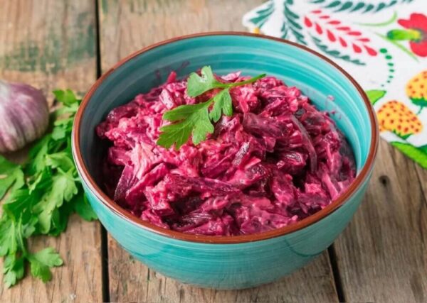 Салат из свеклы с майонезом и чесноком