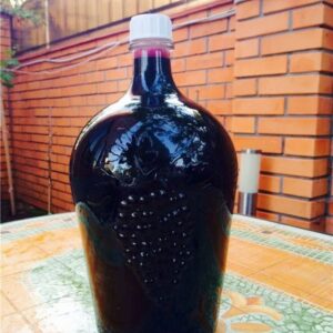 Вино красное сухое 1.5 л